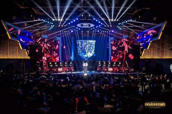 是巴萨的坚 是巴萨的坚